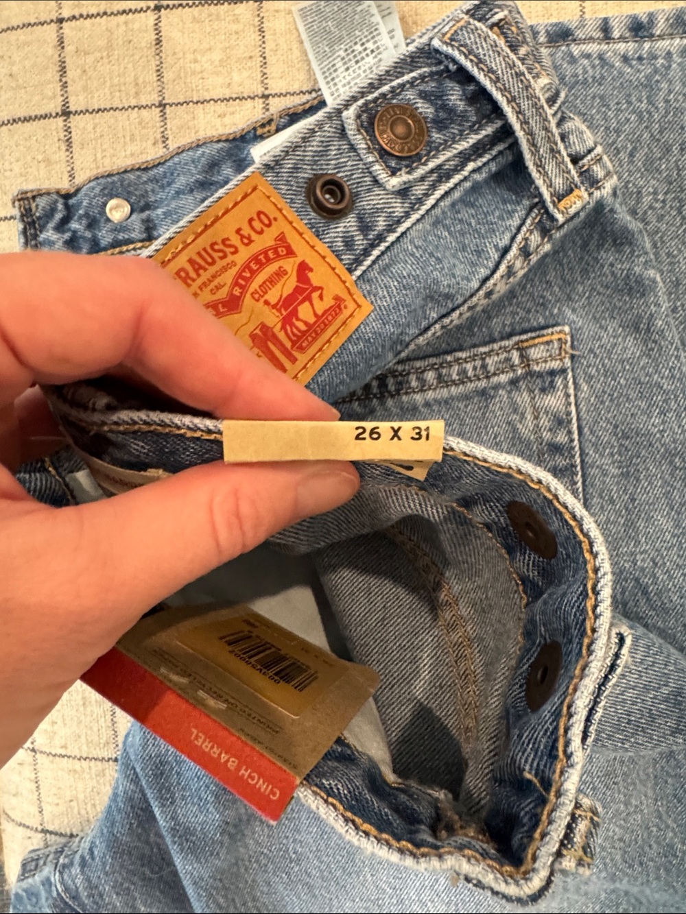 NWT Women’s Levi's Jeans Cinch Barrel size 26/31 - Picture 3 of 7